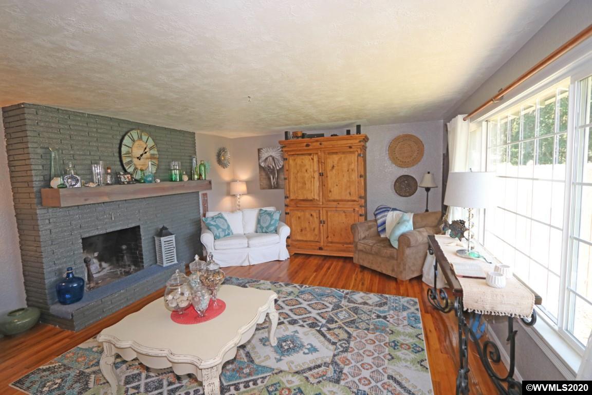 4390 Lone Oak Road Southeast Salem, OR 97302 - Photo 5 of 24 Gallery Image 5
