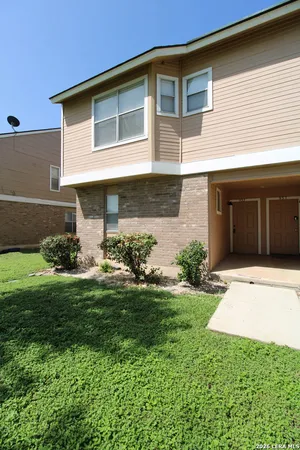 $1,350 | 933 Schertz Parkway, Schertz, TX 78154