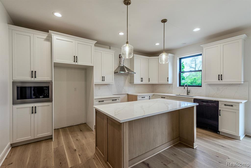 4107 Devon Road Royal Oak, MI 48073 - Photo 3 of 31