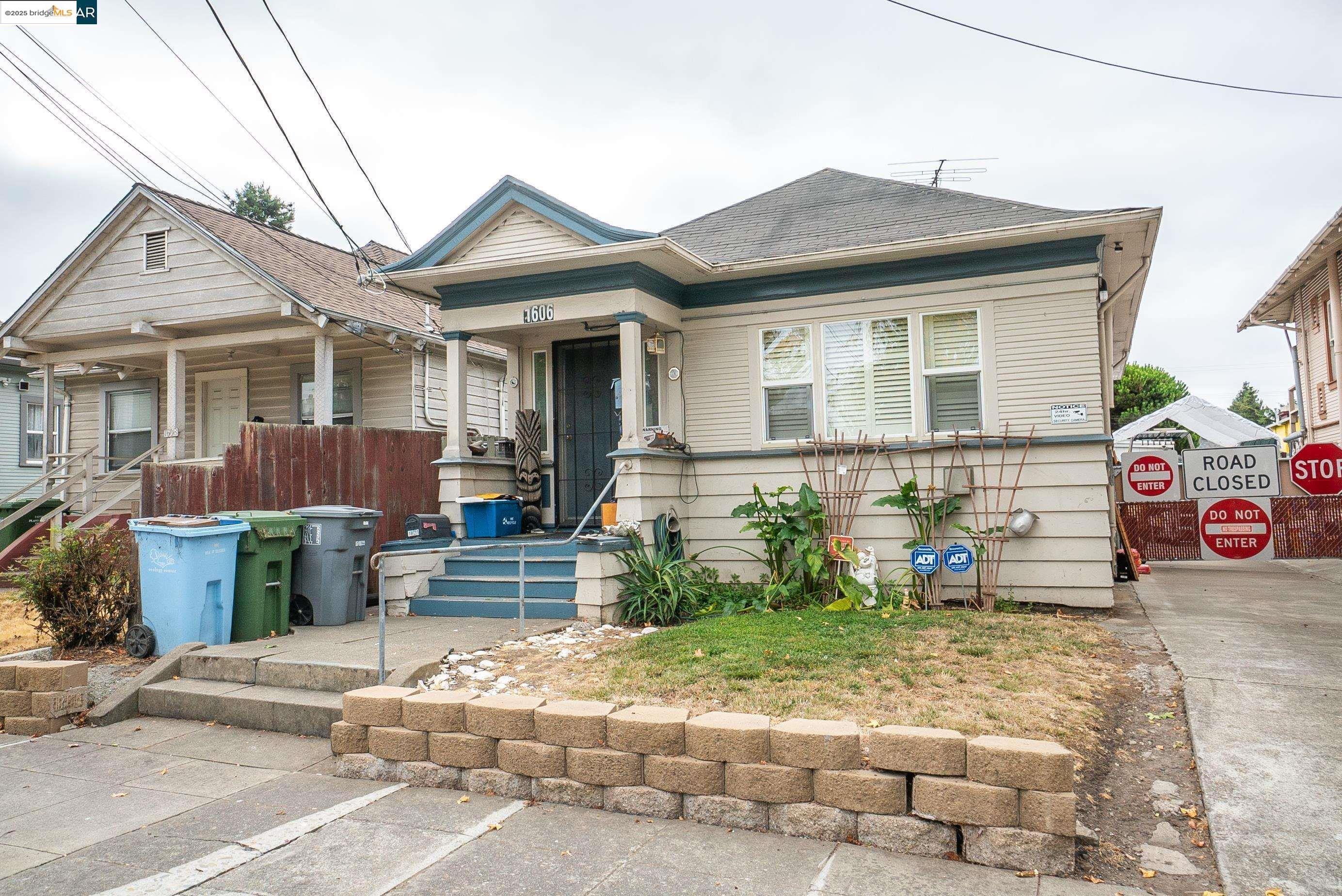 1606 Derby Street Berkeley, CA 94703 - Photo 2 of 4 a front view of a house with garden
