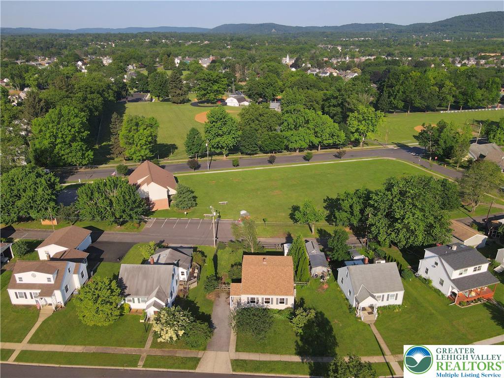 438 Locust Road Hellertown, PA 18055 - Photo 2 of 26 Gallery Image 2