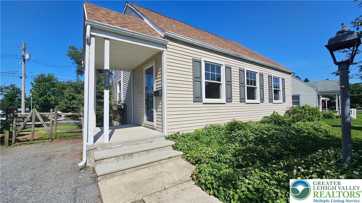 438 Locust Road Hellertown, PA 18055 - Photo 4 of 26 Gallery Image 4