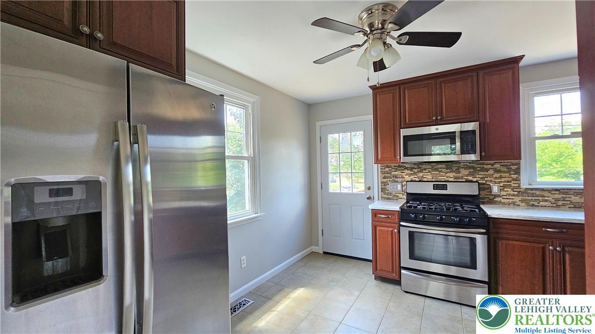 438 Locust Road Hellertown, PA 18055 - Photo 7 of 26 Gallery Image 7
