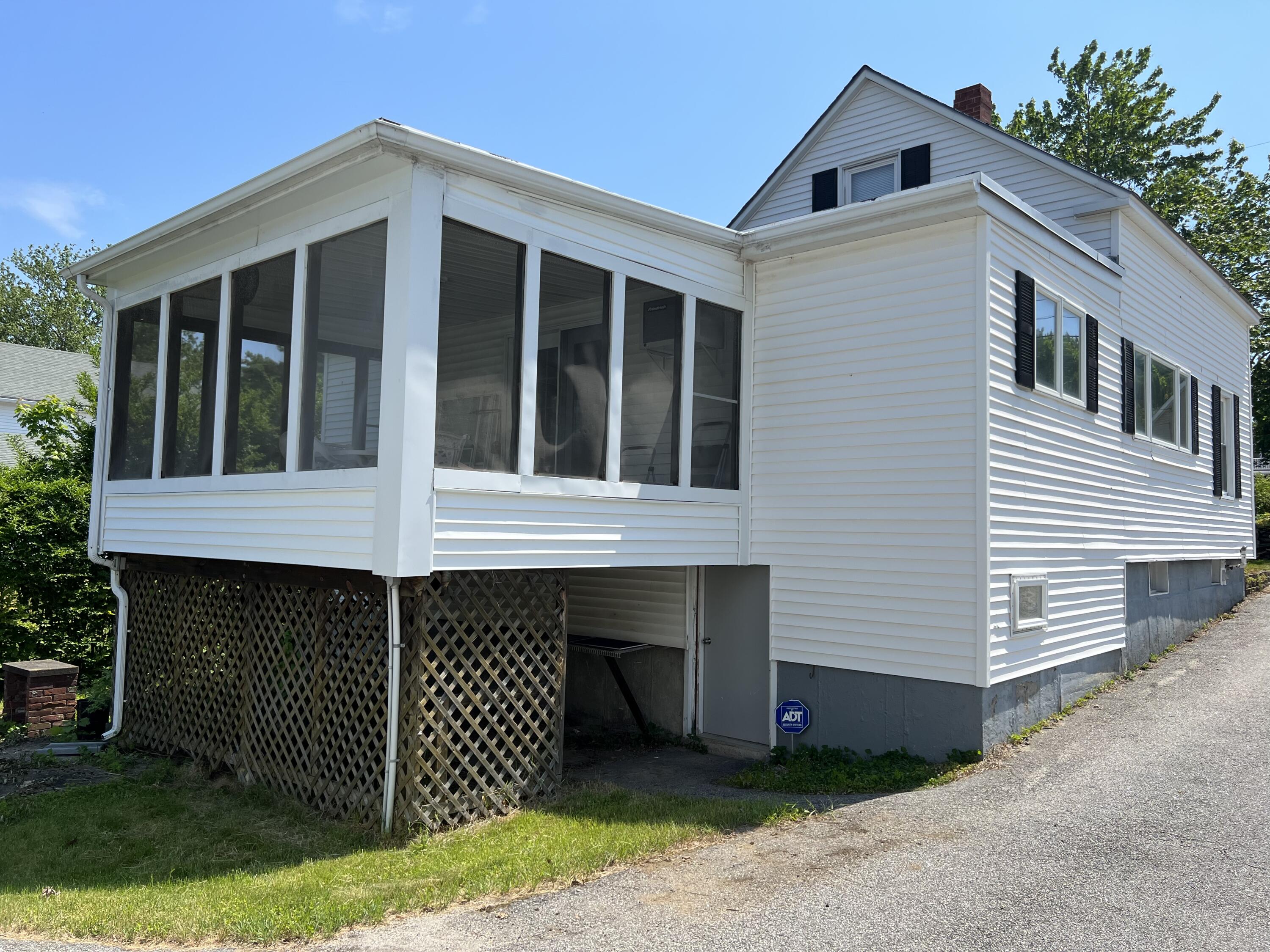 52 Prospect Avenue Lewiston, ME 04240 - Photo 5 of 36 D14950AD-2120-4EA7-8327-D698E4AA101A