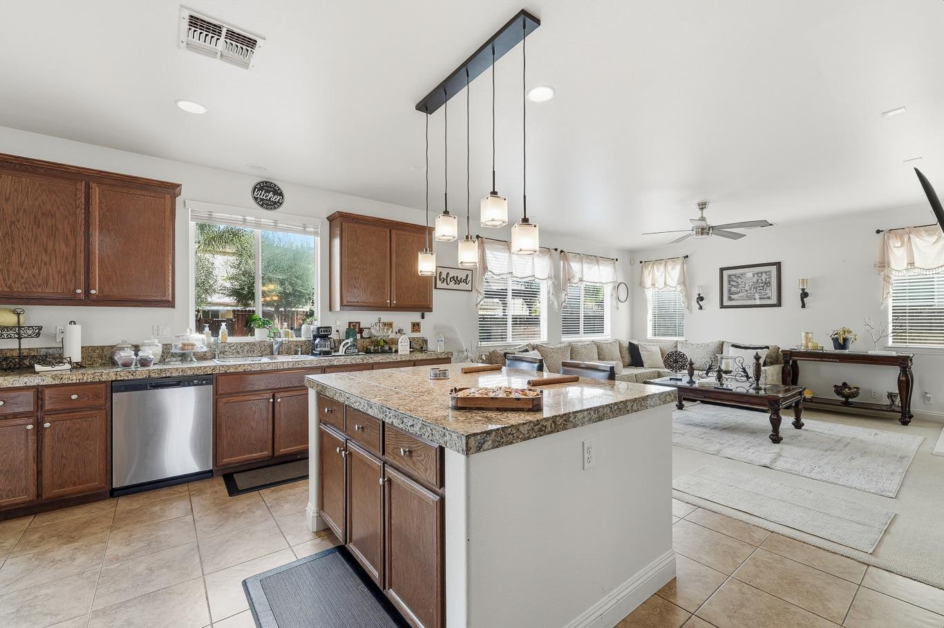 429 Red Lion Way Newman, CA 95360 - Photo 18 of 53