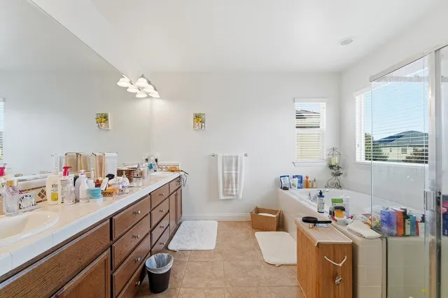 $565,000 | 429 Red Lion Way, Newman, CA 95360