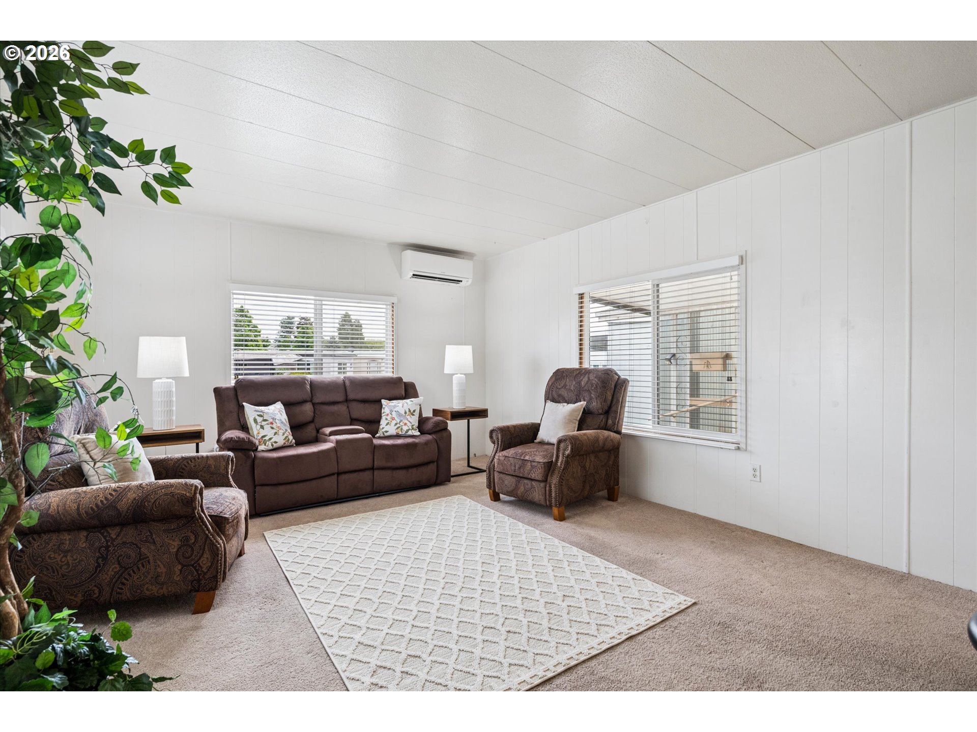 2150 Laura Street, Unit 81 Springfield, OR 97477 - Photo 5 of 27 Living Room