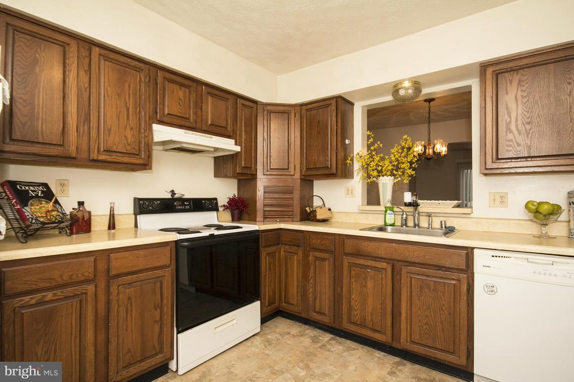 193 Farm Road Aberdeen, MD 21001 - Photo 2 of 23 Kitchen