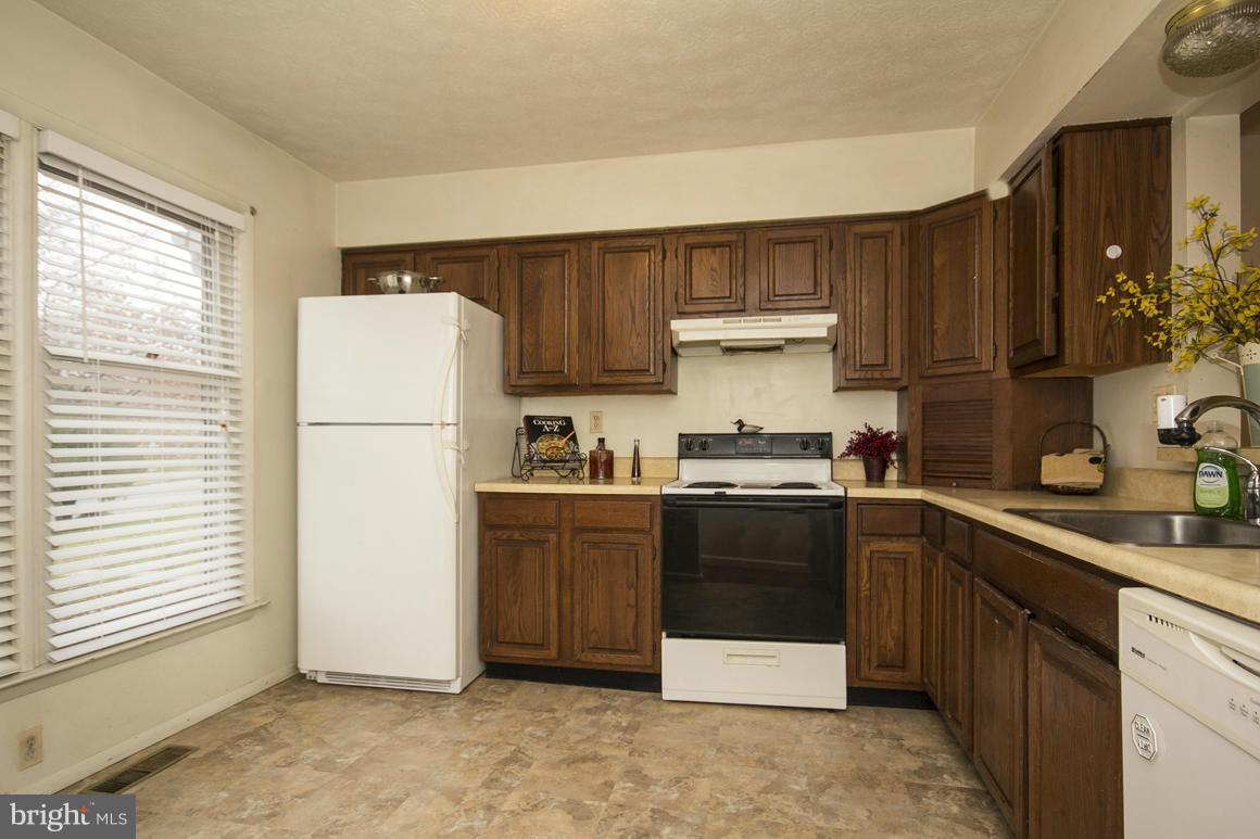 193 Farm Road Aberdeen, MD 21001 - Photo 3 of 23 Kitchen
