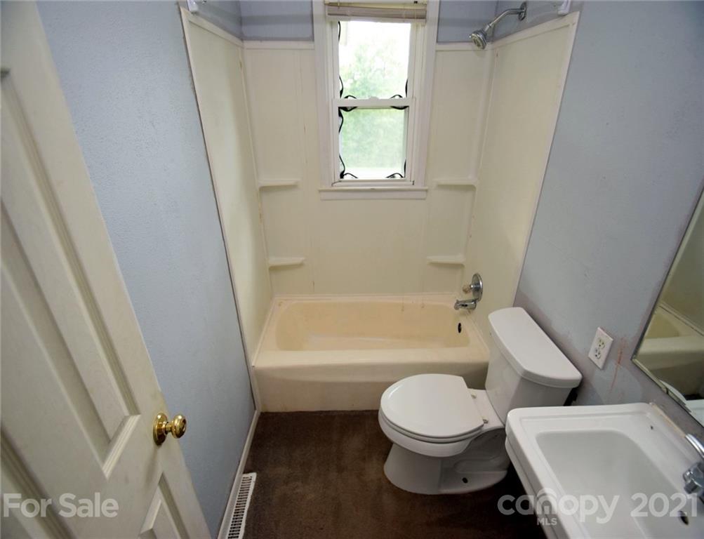 2176 State Rd S-46-883 Clover, SC 29710 - Photo 22 of 33 a bathroom with a toilet and a bathtub