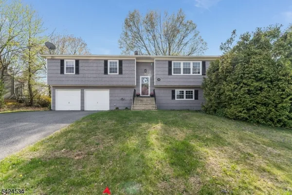 $469,900 | 214 Powder Horn Drive, Phillipsburg, NJ 08865