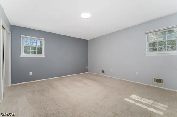 $469,900 | 214 Powder Horn Drive, Phillipsburg, NJ 08865