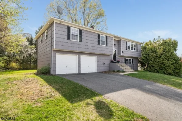 $469,900 | 214 Powder Horn Drive, Phillipsburg, NJ 08865