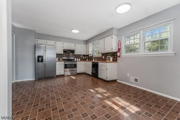 $469,900 | 214 Powder Horn Drive, Phillipsburg, NJ 08865