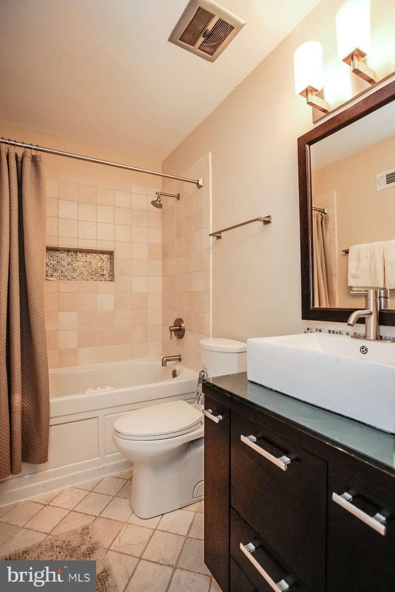1787 Ivy Oak Square Reston, VA 20190 - Photo 20 of 28 Bath