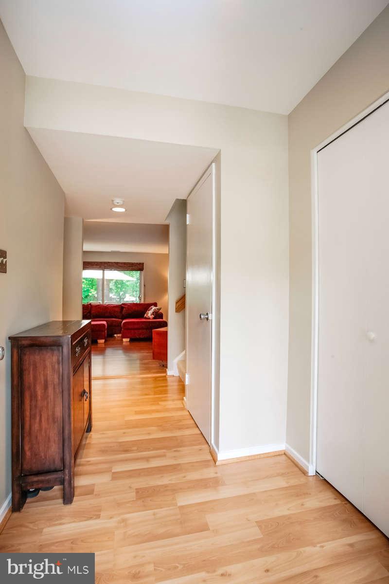 1787 Ivy Oak Square Reston, VA 20190 - Photo 3 of 28 Interior General