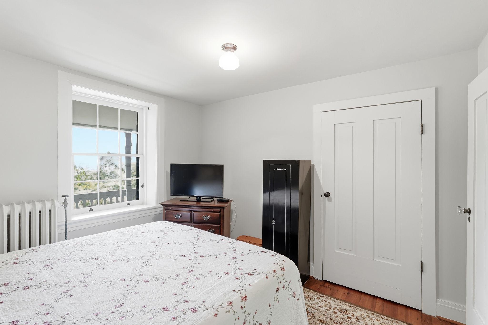 38863 Ridge Court Hamilton, VA 20158 - Photo 44 of 90 Upper Level Bedroom