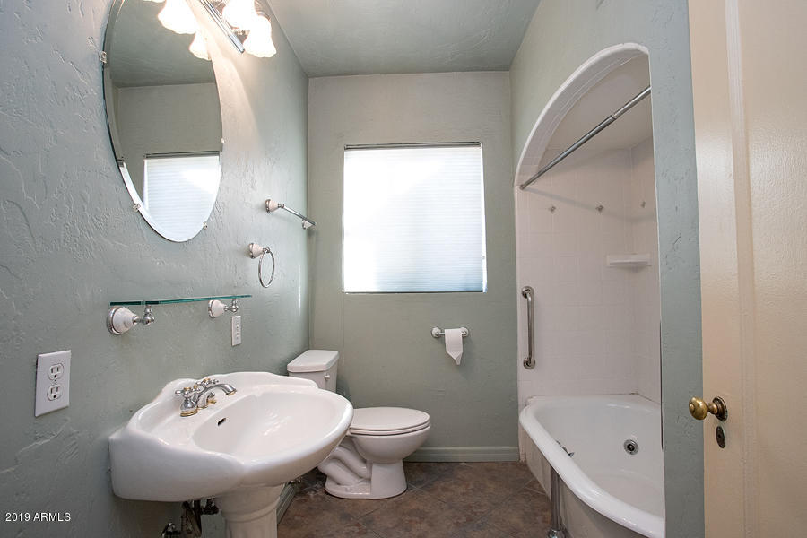 329 West Granada Road Phoenix, AZ 85003 - Photo 12 of 33 Hall Bath