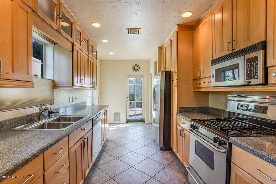 329 West Granada Road Phoenix, AZ 85003 - Photo 6 of 33 KT 1