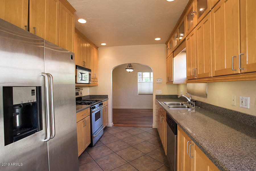 329 West Granada Road Phoenix, AZ 85003 - Photo 7 of 33 KT 2