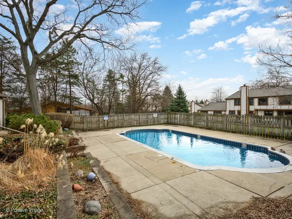 $477,000 | 1150 Oakview Drive, Wheaton, IL 60187