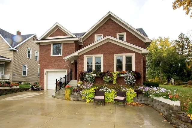 $259,900 | 211 Horace Avenue East, Dassel, MN 55325