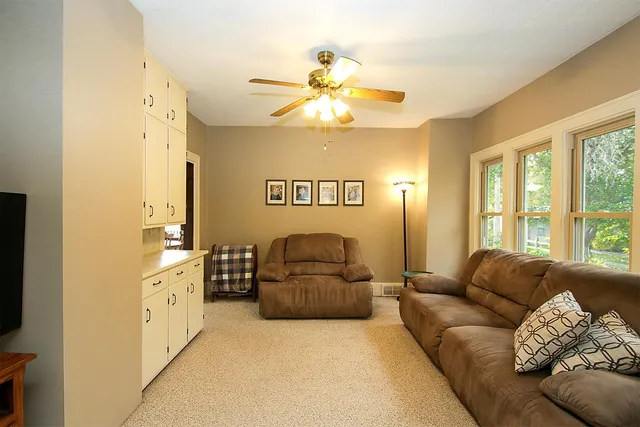 $259,900 | 211 Horace Avenue East, Dassel, MN 55325