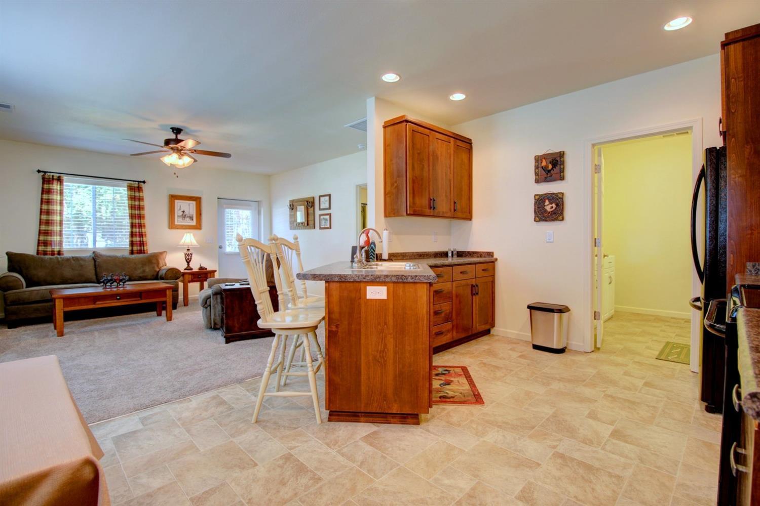 1685 Minear Road Medford, OR 97501 - Photo 29 of 32 The apartment with full kitchen, laundry
