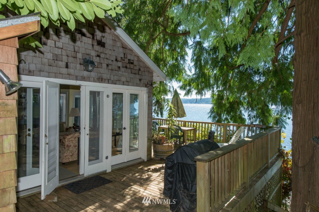 19027 Sunset Road Southwest Vashon, WA 98070 - Photo 1 of 19 Gallery Image 1