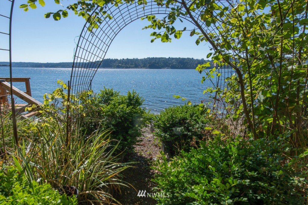19027 Sunset Road Southwest Vashon, WA 98070 - Photo 5 of 19 Gallery Image 5