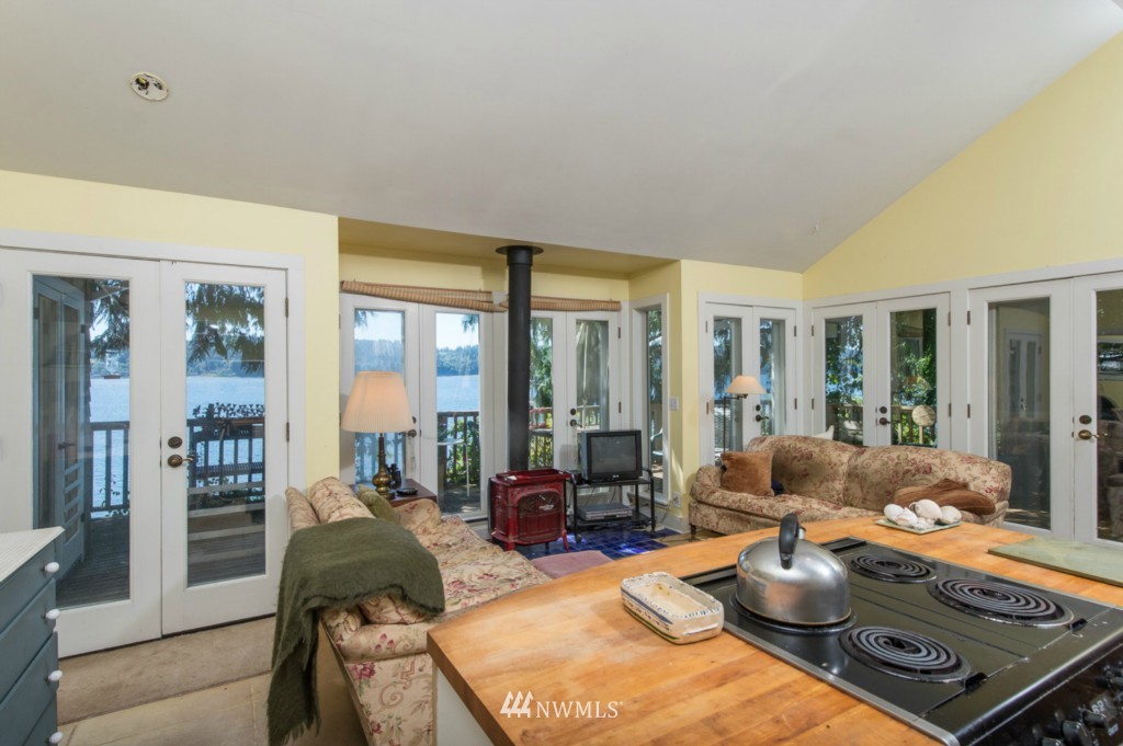 19027 Sunset Road Southwest Vashon, WA 98070 - Photo 8 of 19 Gallery Image 8