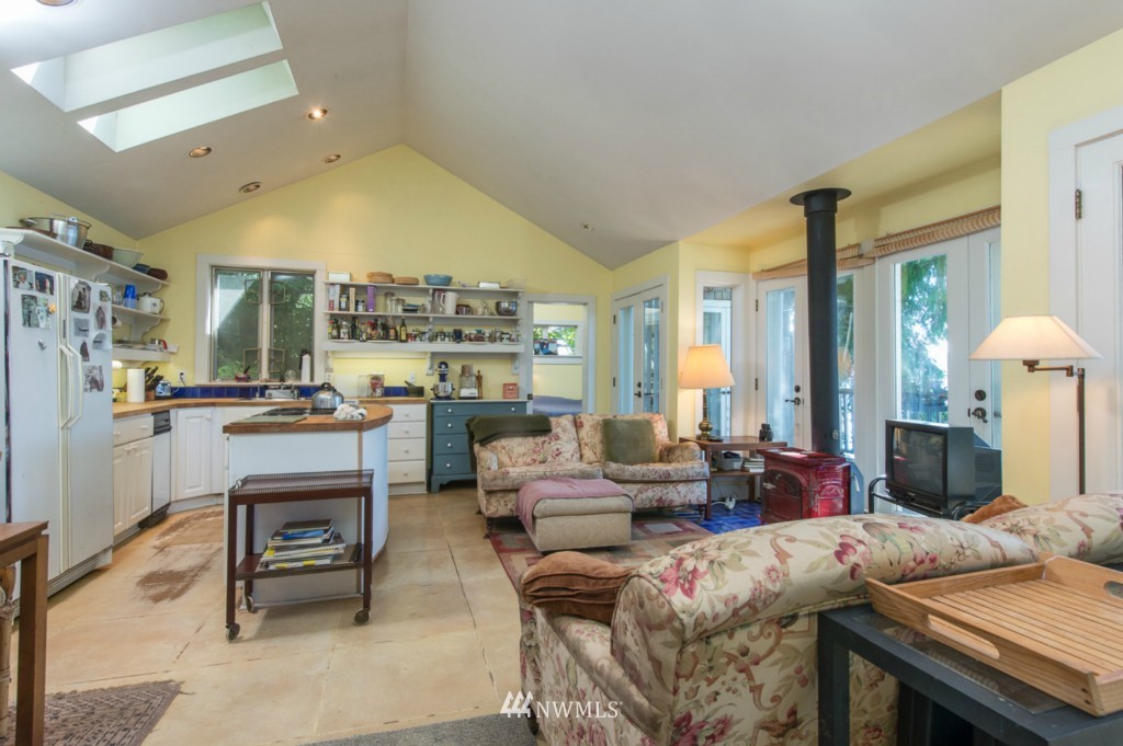 19027 Sunset Road Southwest Vashon, WA 98070 - Photo 9 of 19 Gallery Image 9