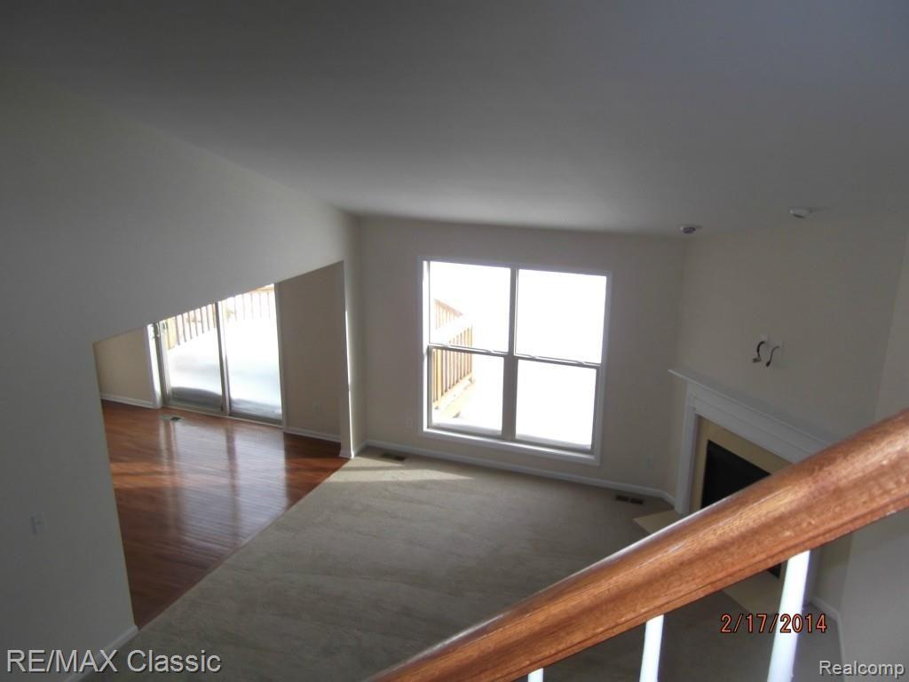41504 Thoreau Ridge Novi, MI 48377 - Photo 3 of 9 Thoreau living (2).jpg
