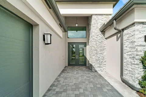 a view of a pathway of the house