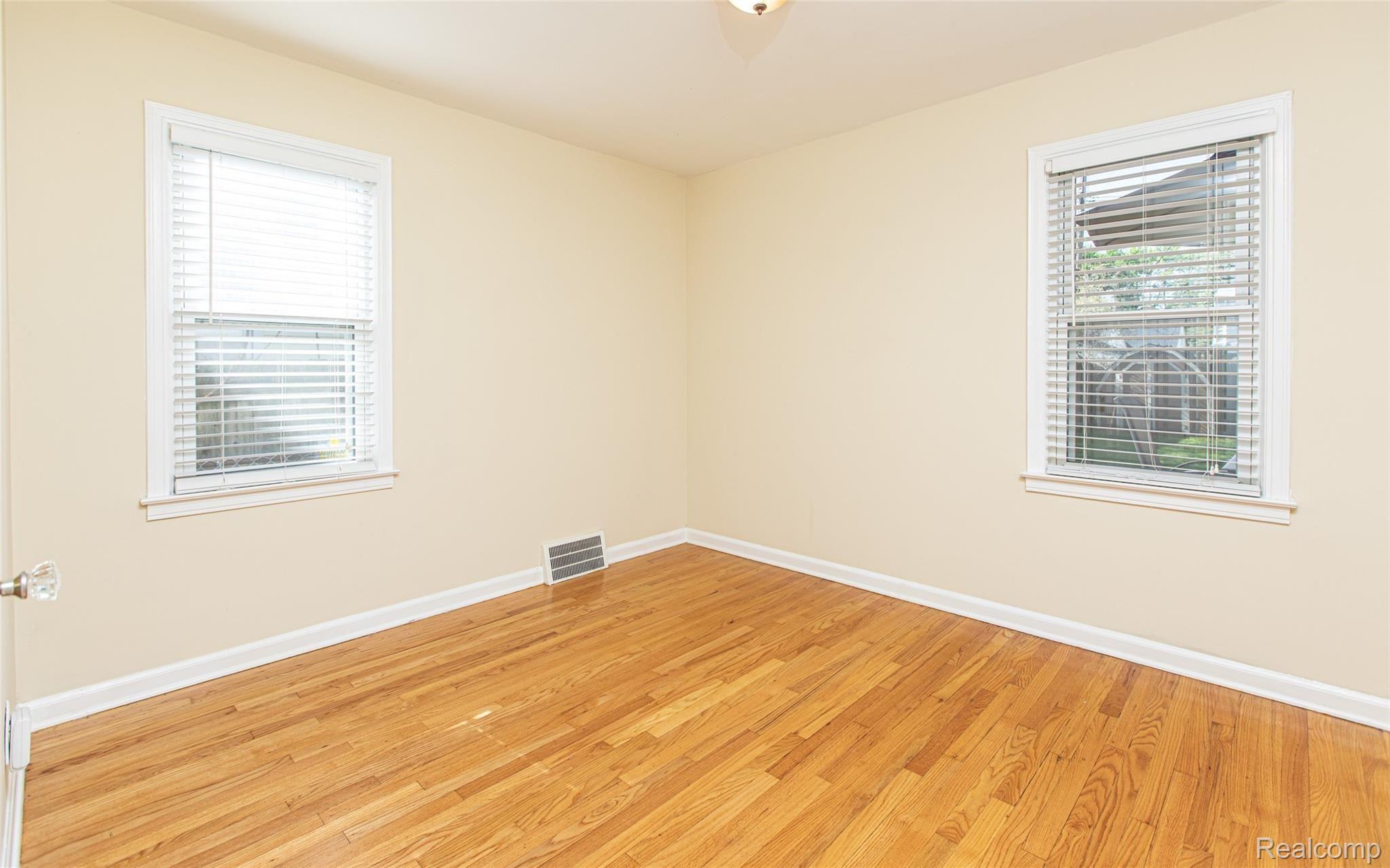 1642 Eaton Road Berkley, MI 48072 - Photo 9 of 23 -18.jpg
