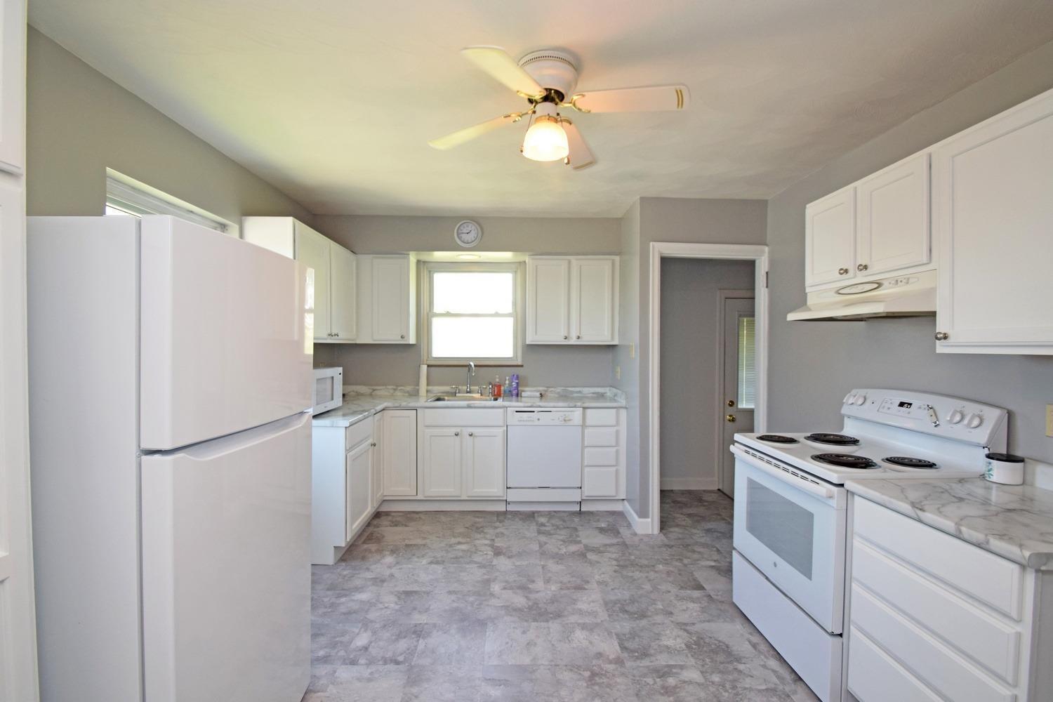 2460 East Galbraith Road Reading, OH 45237 - Photo 14 of 27
