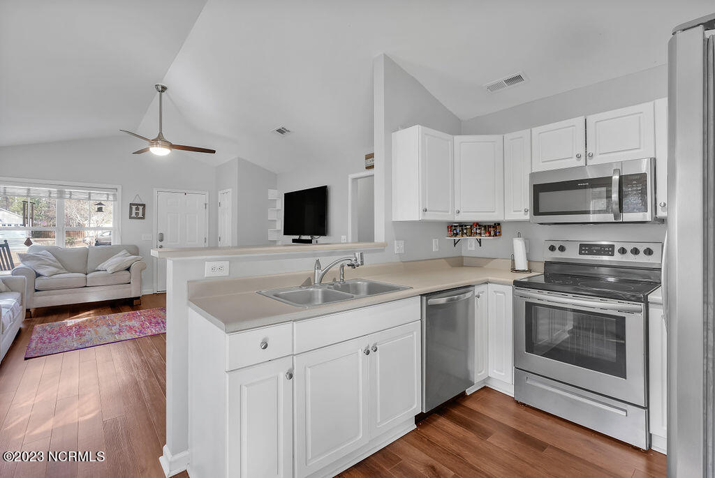 108 Holly Tree Lane Hampstead, NC 28443 - Photo 11 of 30 108HollyTreeLane-11