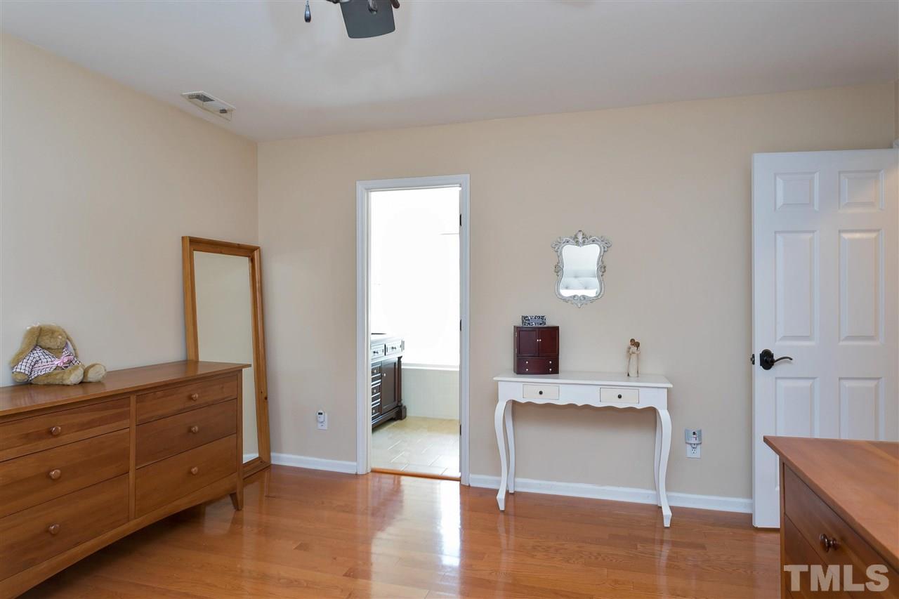 2337 Bolingbrook Lane Raleigh, NC 27613 - Photo 14 of 25