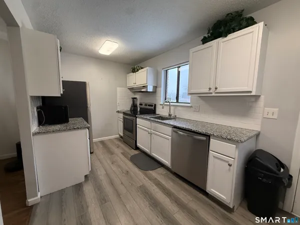$196,000 | 136 High Path Road, Unit 136, Windsor, CT 06095
