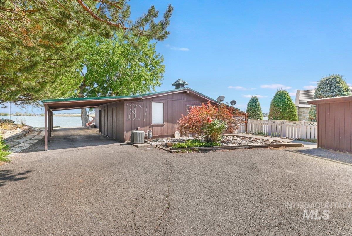 1801 Y Street Heyburn, ID 83336 - Photo 22 of 42 View of front of house with an attached carport and asphalt driveway