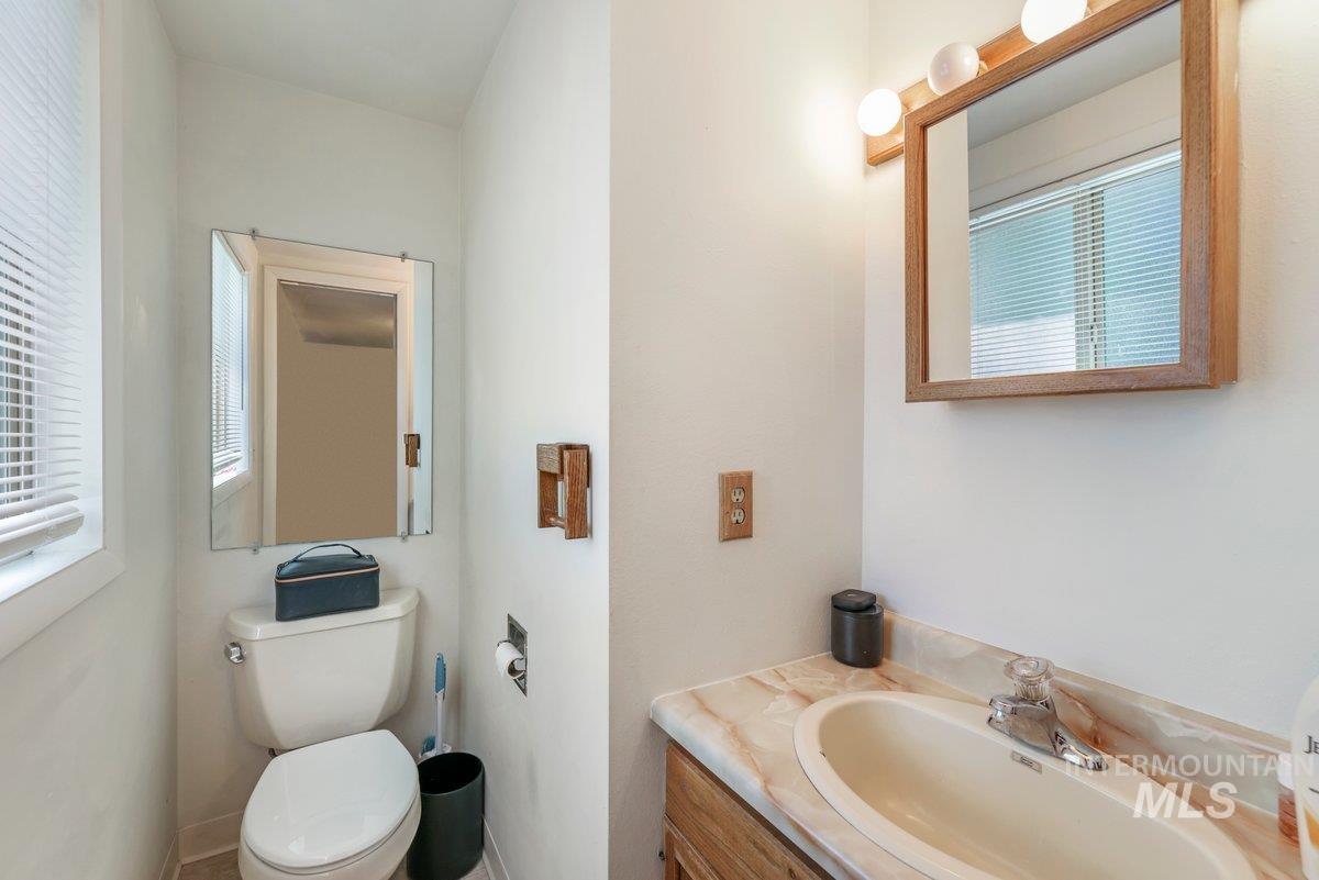1801 Y Street Heyburn, ID 83336 - Photo 26 of 42 Bathroom with healthy amount of natural light and vanity