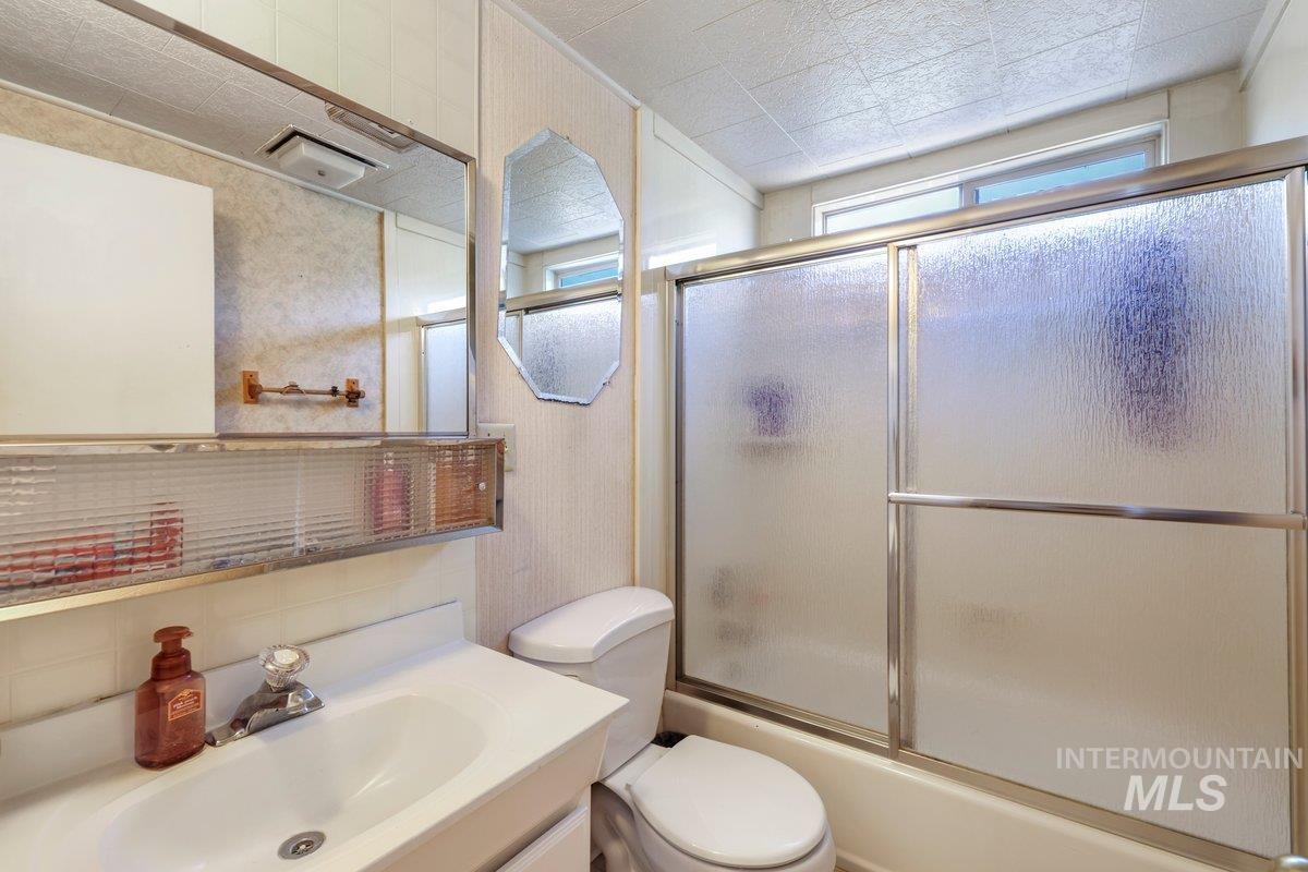 1801 Y Street Heyburn, ID 83336 - Photo 30 of 42 Bathroom featuring vanity and combined bath / shower with glass door