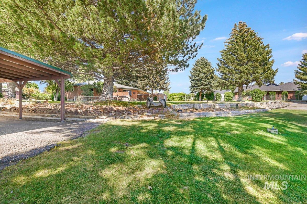 1801 Y Street Heyburn, ID 83336 - Photo 36 of 42 View of green lawn