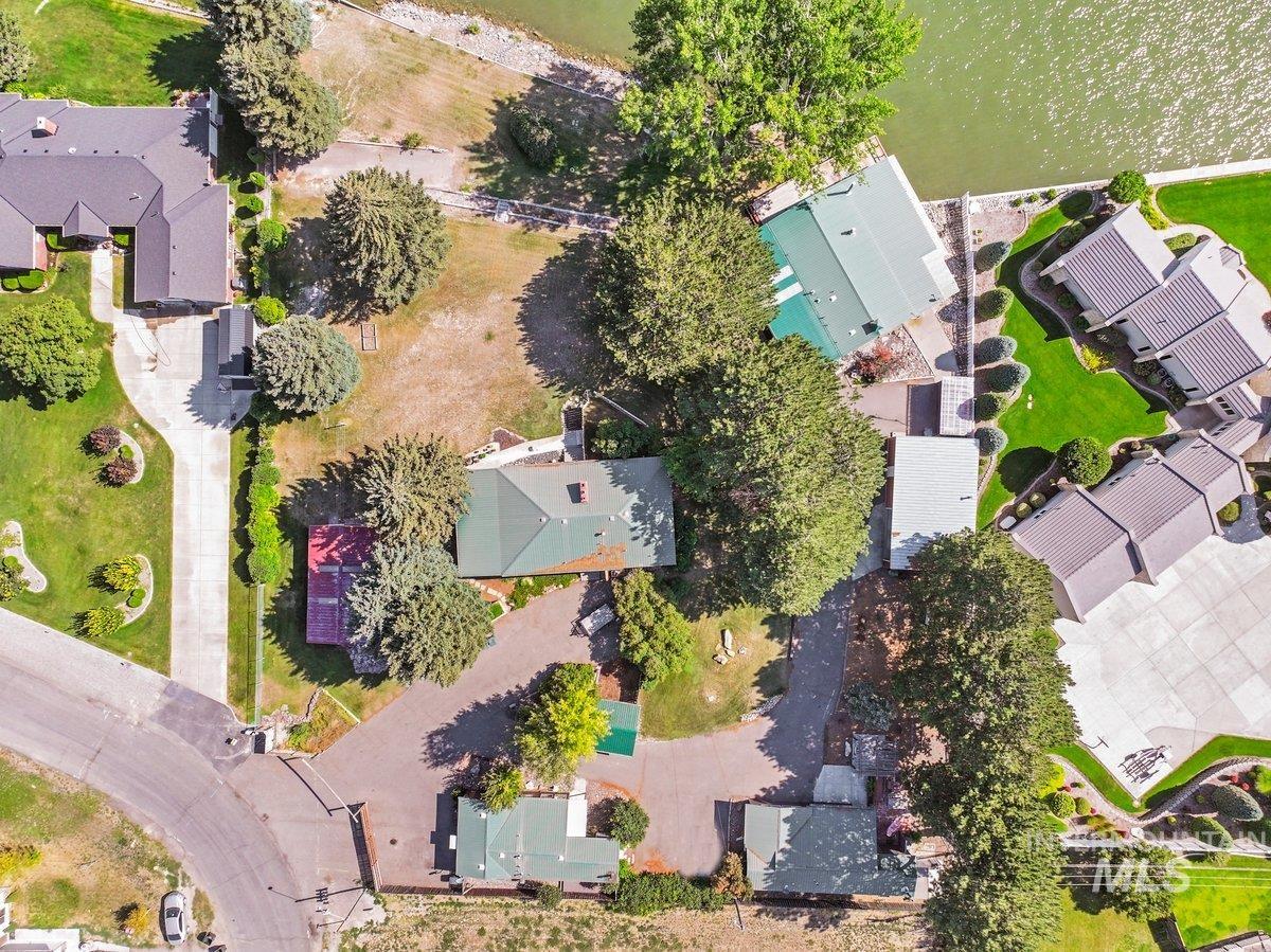 1801 Y Street Heyburn, ID 83336 - Photo 4 of 42 Aerial view of residential area with a large body of water