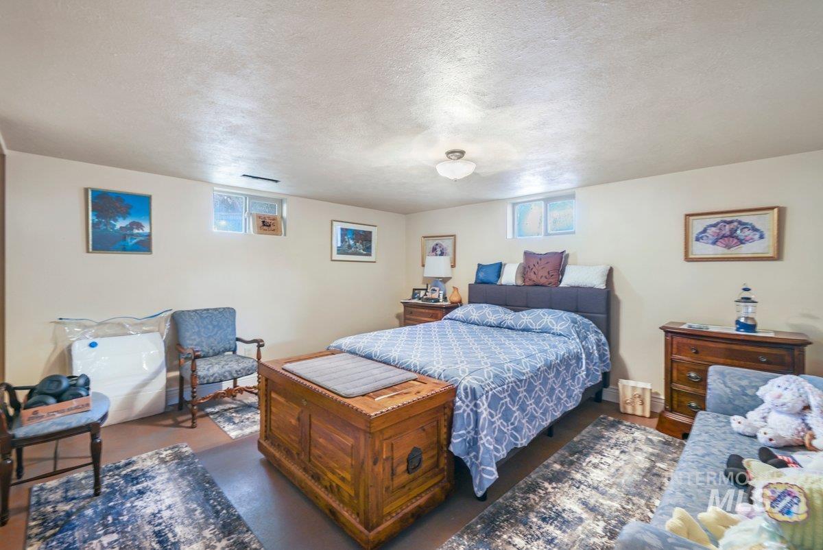 1801 Y Street Heyburn, ID 83336 - Photo 41 of 42 Bedroom with a textured ceiling