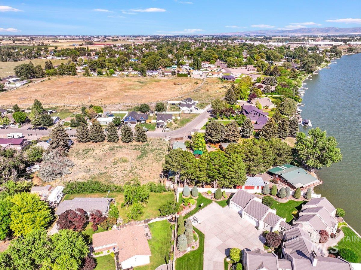 1801 Y Street Heyburn, ID 83336 - Photo 5 of 42 Aerial perspective of suburban area featuring a large body of water