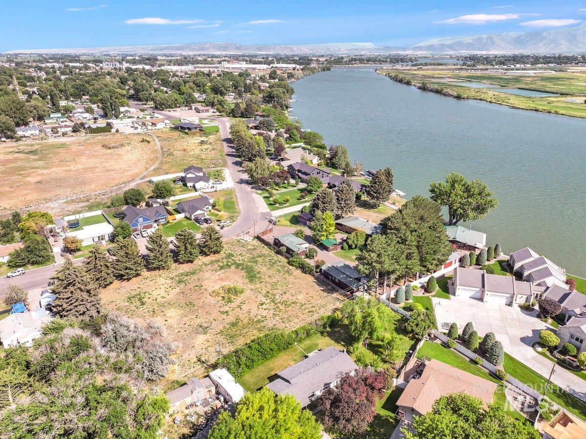1801 Y Street Heyburn, ID 83336 - Photo 6 of 42 Aerial overview of property's location featuring nearby suburban area and a large body of water