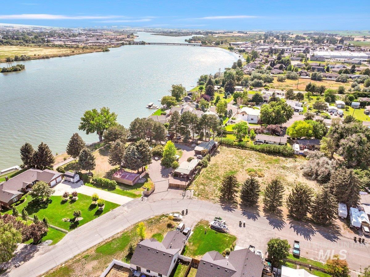 1801 Y Street Heyburn, ID 83336 - Photo 8 of 42 Aerial perspective of suburban area with a large body of water