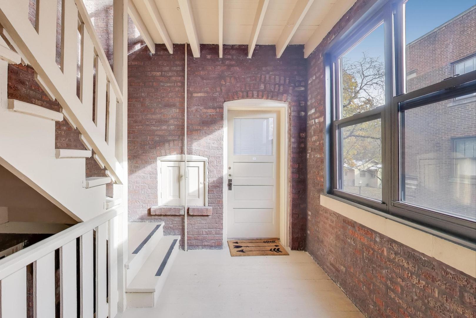 108 Lincoln Avenue, Unit 2B Riverside, IL 60546 - Photo 14 of 18 a view of a interior of the house