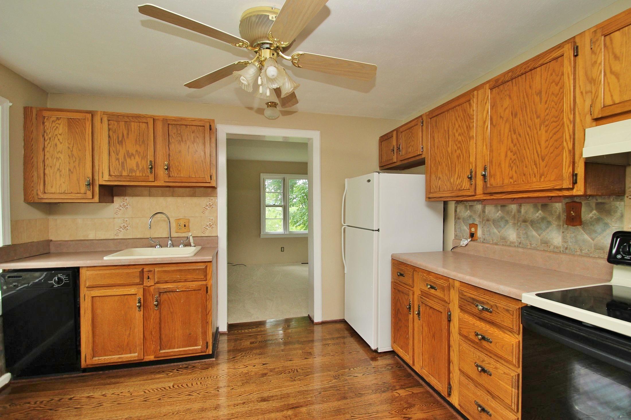 414 Boxley Road Roanoke, VA 24019 - Photo 13 of 45 img_7196